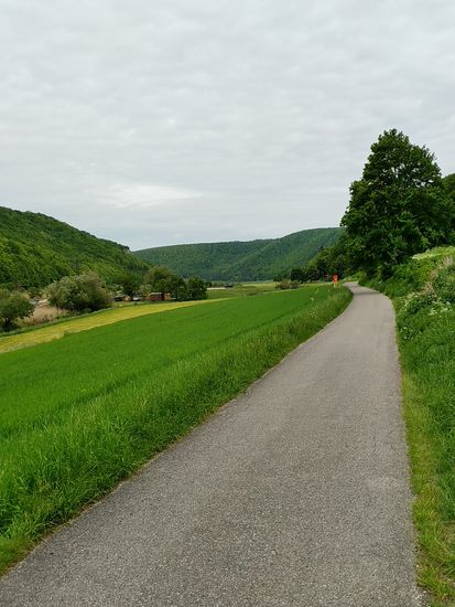 Durch das "Untere Schmiechtal" verläuft die Reise weiter in Richtung Schelklingen.