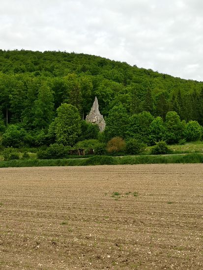 Der sog. "Spitze Stein" unweit von Blaubeuren. Nur von diesem Blickwinkel aus mit spitzer Form.