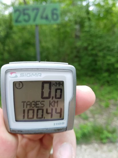 Also Ulm ist vergessen, die dreistellige Tages-km-Zahl ist erreicht und Leipheim wird in wenigen km erreicht werden. Wieder mal ein guter Radreisetag ! Die genauen Tages-km bis zur Unterkunft gebe ich wie üblich nicht bekannt - Betriebsgeheimnis  