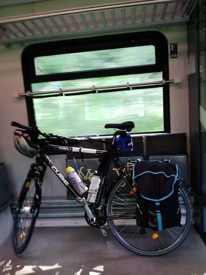 Geschafft, ein freier Stellplatz ist vorhanden und der heutige, großteils passive Anteil der Tour hat begonnen.