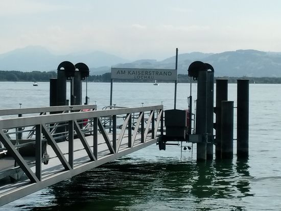 Gegenüber die ersten Schweizer Berge.