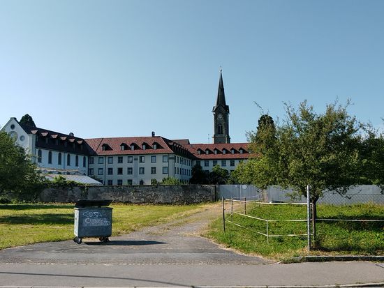 Der Umweg zur Unterkunft führte nochmals am Kloster vorbei, diesmal allerdings auf der südlichen Seite.
