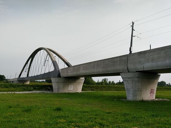 Über diese Rheinbrücke verläuft der internationale Eisenbahn-Fernverkehr zwischen Bregenz / Österreich und St. Margrethen / Schweiz und wird von den Eurocitys der Strecke München - Zürich befahren.