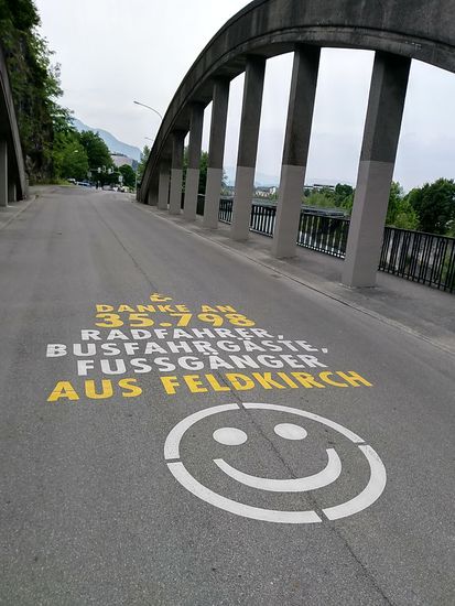 Über diese Illbrücke geht nichts für normale Kfz.
