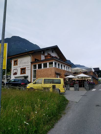 ... in diesem Restaurant bzw. auf dessen Terrasse zu speisen.