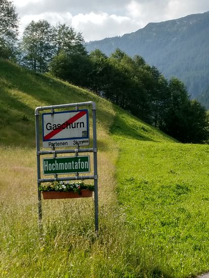 Nach einem für mein heute kräftezehrendes Vorhaben normales Frühstück und etwa 5 km nach meinem Quartier im St. Gallenkircher Ortsteil Grandau passiere ich Gaschurn, die vorletzte Ortschaft, bevor es richtig in die Höhe geht.