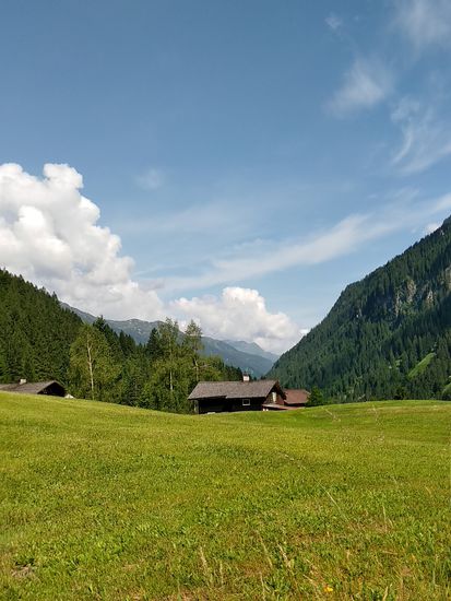 Dies dürften die letzten Häuser von Partenen nach der Mautstelle gewesen sein, die folgenden Bilder entstanden bei kurzen Verschnaufpausen - es wäre schließlich ein Unding gewesen, bis zur Bielerhöhe hoch keine Eindrücke der Umgebung festzuhalten.