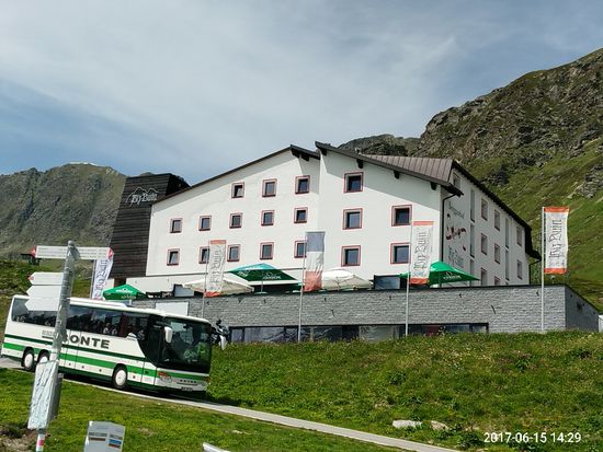 Der Berggasthof Piz Buin am Beginn der Abfahrt.