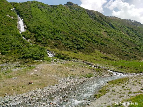 Der sog. "Schreiende Bach", ein Wasserfall, der in den kurz unterhalb des Silvretta-Stausees entspringenden, von rechts heranfließenden Vermuntbach mündet.