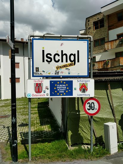 Ankunft in Ischgl, dem Tiroler Nobelskiort im Paznauntal.