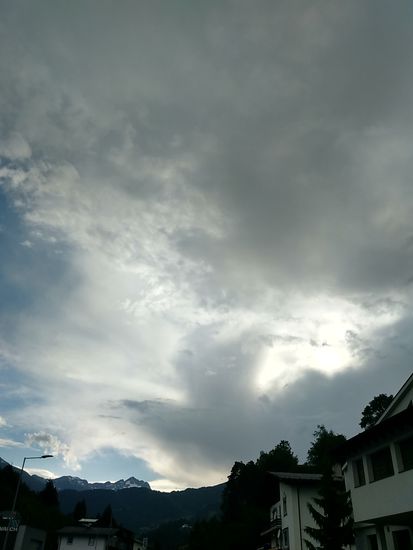 Blick in Richtung Westen mit aufziehenden Regenwolken.
