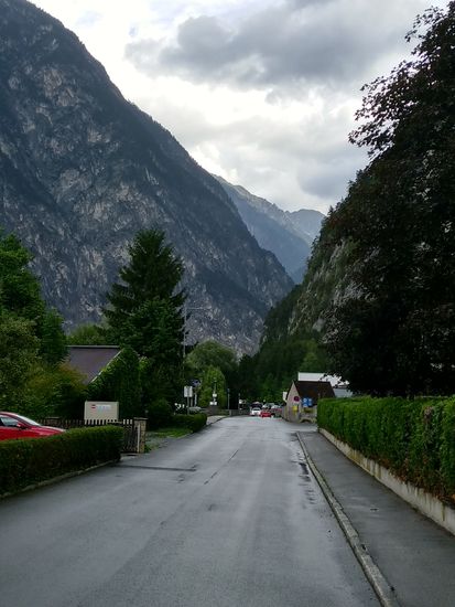 Hinter Landeck-Zams wird's mal schluchtenartig eng.