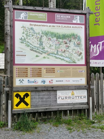 Das im Tiroler Oberland gelegene Gurgltal mit seinen Seitentälern zählte in früheren Jahren zu den bedeutendsten Bergbaugebieten Tirols. Direkt am Radwanderweg Gurgltal befindet sich hierzu ein Bergbaumuseum mit funktionstüchtigen Anlagen aus dem 16. Jahrhundert zur Erzaufbereitung. Sicherlich ein Besichtigungstipp, wenn man in der Gegend Urlaub macht, aber für mich als Fernradler mit Schwerpunkt "Vorwärtskommen" gegenwärtig zeitlich nicht passend.