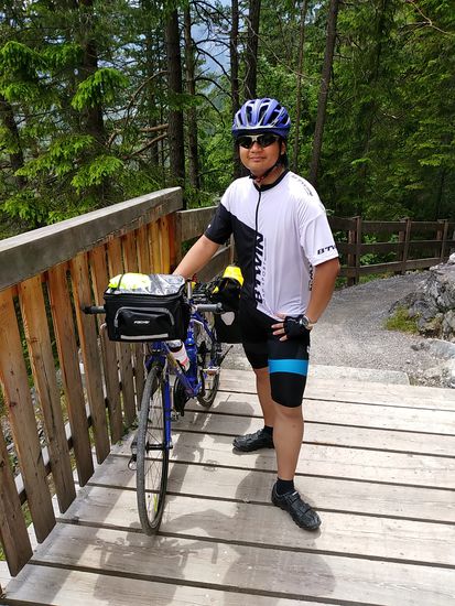 Da ist nun "Max" Ken Komodo, ein japanischer Austauschstudent, der bis Anfang August in der Universität Würzburg ansässig war und inzwischen wieder nach Japan zurückgekehrt ist.
Er sagte, daß er ein großer Berg-Fan sei und sich auf einer mehrtägigen Radtour eben durch die Bergwelt befinde. Übrigens ist er u.a. über das von mir bereits erwähnte Kühtai gefahren, also ganz schön fit.