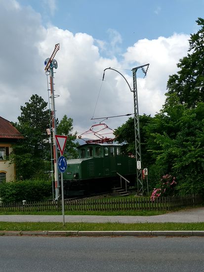 "Johanna" mit einem alten bayerischen Formsignal.