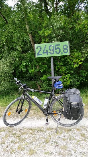 Soviel Flußkilometer sind es noch bis zur Mündung der Donau 
ins Schwarze Meer, was aber für mich keinesfalls jemals ein Tourenziel per Rad sein wird. Dazu am Ende des Reiseberichts noch einige Worte.