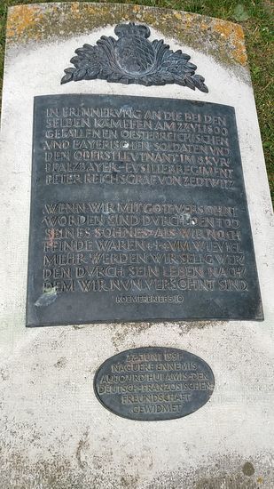 Gedenktafel an die übrigen, zahlreichen Gefallenen der damaligen Schlacht.