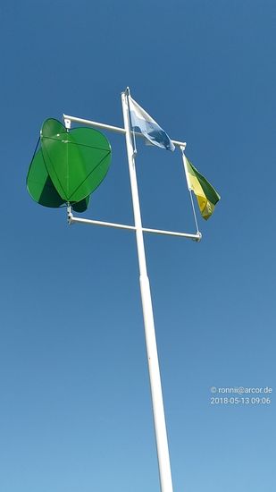 Flaggensignale von der Personenfähre.