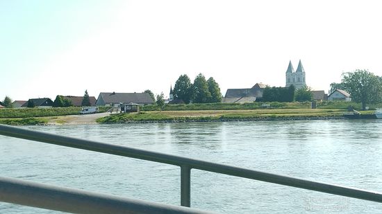 Blick zurück nach Niederalteich.