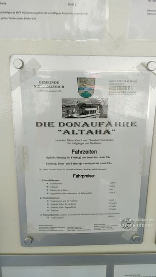 Hier leider nicht lesbar:
Erwachsene 1 €, Kinder frei, Fahrräder 0,50 €