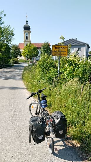Am Ortseingang der Heimat meines Ur-Großvaters:
Thundorf, Stadt Osterhofen, Kreis Deggendorf.