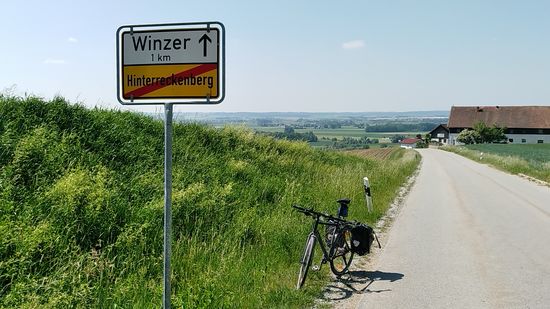 Blick hinunter in die Donauniederungen.
