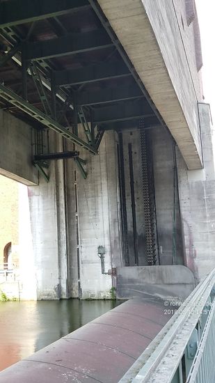 Noch ein kleiner technischer Blick auf einen Stauwehrdurchlass...