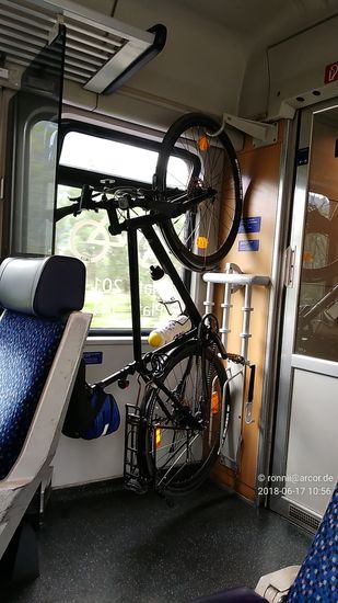 Der EC hatte aber sowieso noch etwas Aufenthalt, so daß ich das Rad problemlos im reservierten Bereich einstellen konnte.