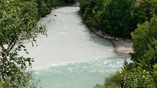 Von oben der Inn, von rechts mündet die Sanna.
