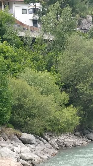 Unterhalb des Gebäudes liegt die Brücke von der ich das Mündungsgebiet von oben ablichtete.