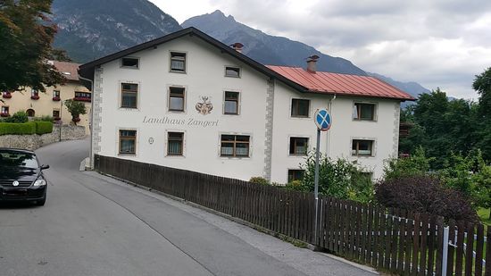Meine Unterkunft, das bestens empfehlenswerte Landhaus Zangerl in Landeck.