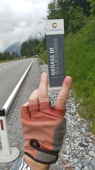Bald darauf der Hinweis auf's Klostertal, das von hier oben bis runter nach Bludenz führt.