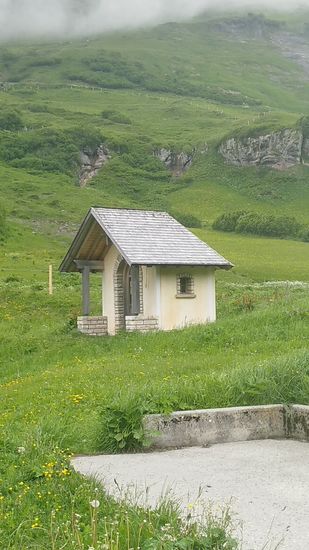 von der Kapelle linkerhand, ...