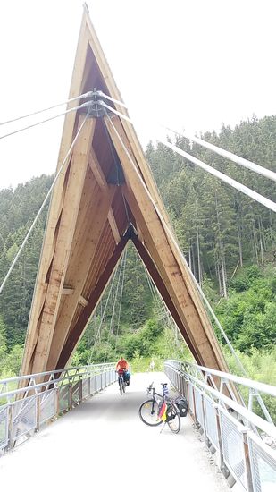 Man kann Brücken auch aufwendig konstruieren,...