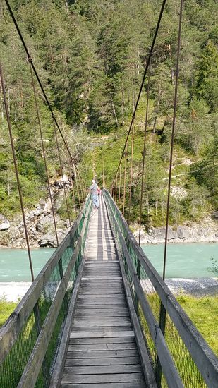 Wirkt schon irgendwie etwas fragil diese Konstruktion.