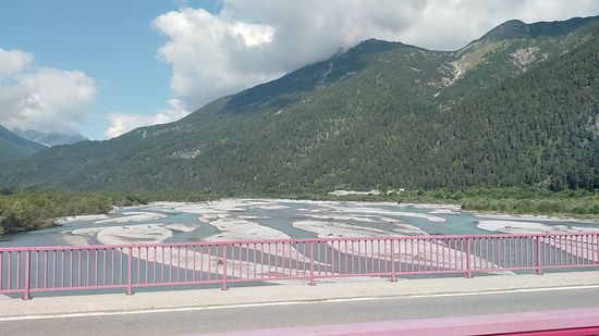 Die Lechtal Kiesbänke von der Bundesstraßen-Brücke aus gesehen.
Im folgenden auch Blicke in mehrere Richtungen.