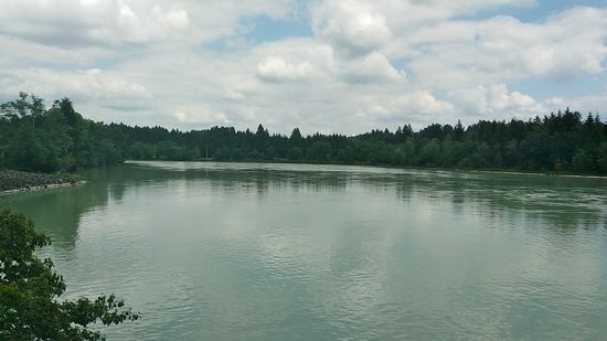 Unterhalb der Staumauer