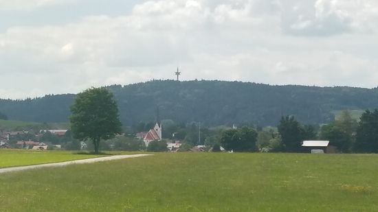 Vorbei an der Ortschaft Burggen.