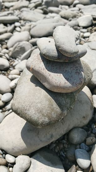 Dieser Steinturm am Lechufer hatte übrigens nicht meine Person als Urheber.