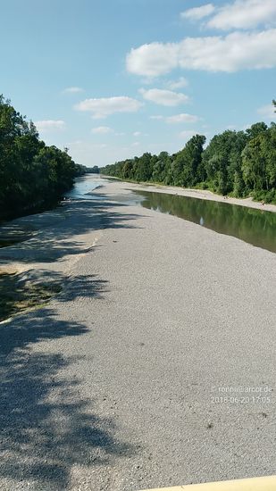Also wieder rauf auf's Rad und gleich hier nach der Lechbrücke kurz vor Langweid verlief der Weg direkt am Lech, sowie auch entlang von Straßen bei Meitingen, Waltershofen und Ellgau zum heutigen Etappenendort, dem alleinstehenden Gut Herrlehof.