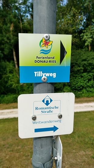 Wiedermal überschneiden sich mehrere Reisewege.