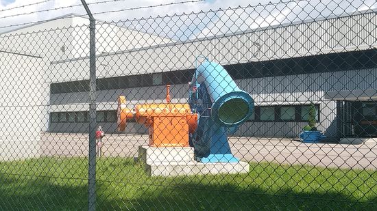 Zwischen Genderkingen und dem Lechspitz liegt das Wasserwerk Genderkingen von der Wasserversorgung Fränkischer Wirtschaftsraum (WFW). Von dort wird das direkt im Mündungsgebiet des Lechs in die Donau gefasste Wasser mit bis zu 2300 Litern pro Sekunde zu einem 
156 m höher gelegenen Scheitelbehälter gepumpt und dann im freien Gefälle mittels einer rund 101 km langen Fernleitung bis in die Nähe von Erlangen geleitet.