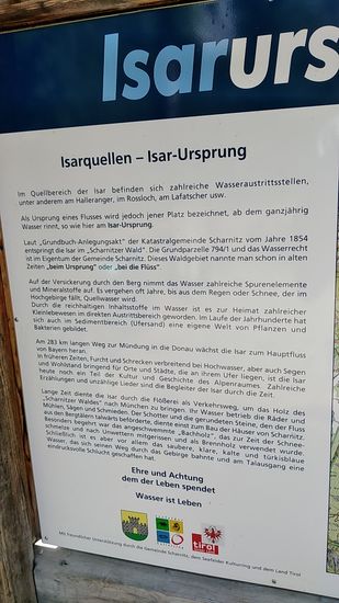 Am Areal des Isarursprungs angekommen. Geschätzt 12 km in südlicher Richtung liegt die Tiroler Landeshauptstadt Innsbruck.