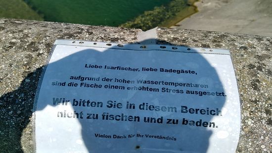 Hinweis kurz nach dem Stauwehr:
Der heiße Sommer 2018 blieb nicht ohne Wirkung auf die Fische.