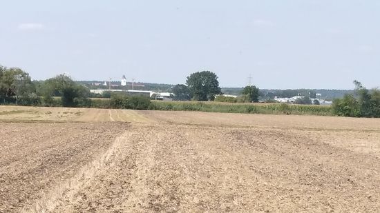 Zur Abwechslung ein kurzer Blick gen Norden nach Freising, das die beiden markanten Türme des Doms zeigt.