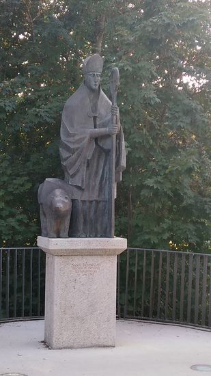 Und natürlich hat auch der Namensgeber der Brücke, der hl. Korbinian,
seinen Standplatz auf der Brücke.