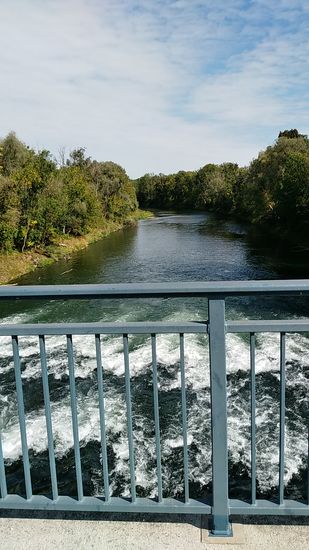 Diesmal wechselte ich aber über die Straßenbrücke (hier mit Blick in Flußrichtung) auf die linke Isarseite