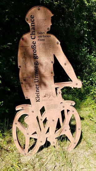 Ganz alleine bin ich auch nicht unterwegs - der "Wächter der Radfahrer" begegnet mir.