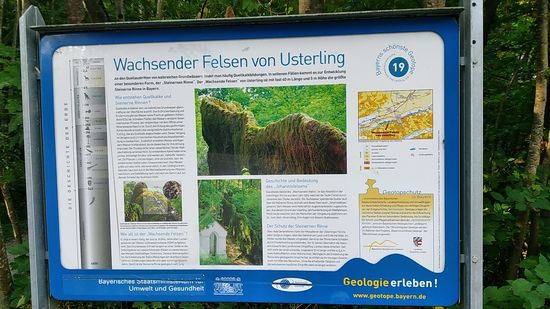 Ein überaus faszinierendes Geotop ist der wachsende Felsen von Usterling, der durch Quellkalkbildungen entsteht und immer noch an Größe zunimmt.