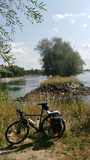 Die vorläufige Endposition meines Rades ist erreicht, aber ich bin noch nicht zufrieden, da es noch einen Absatz zum Wasserdurchbruch herunter geht.